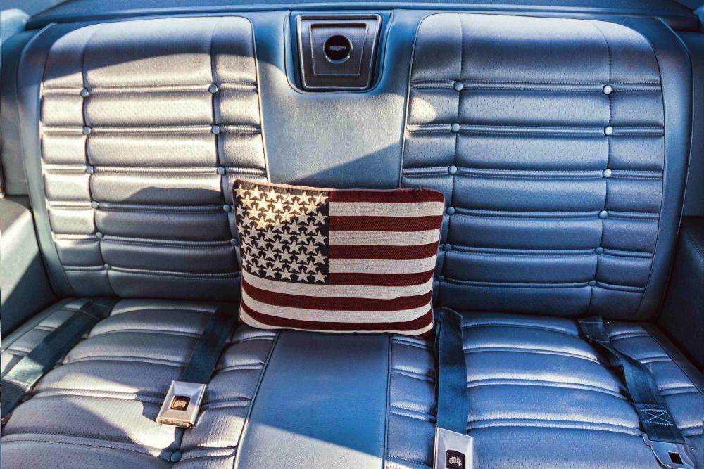ilustrasi bantal pada mobil (pexels.com/AP Vibes)