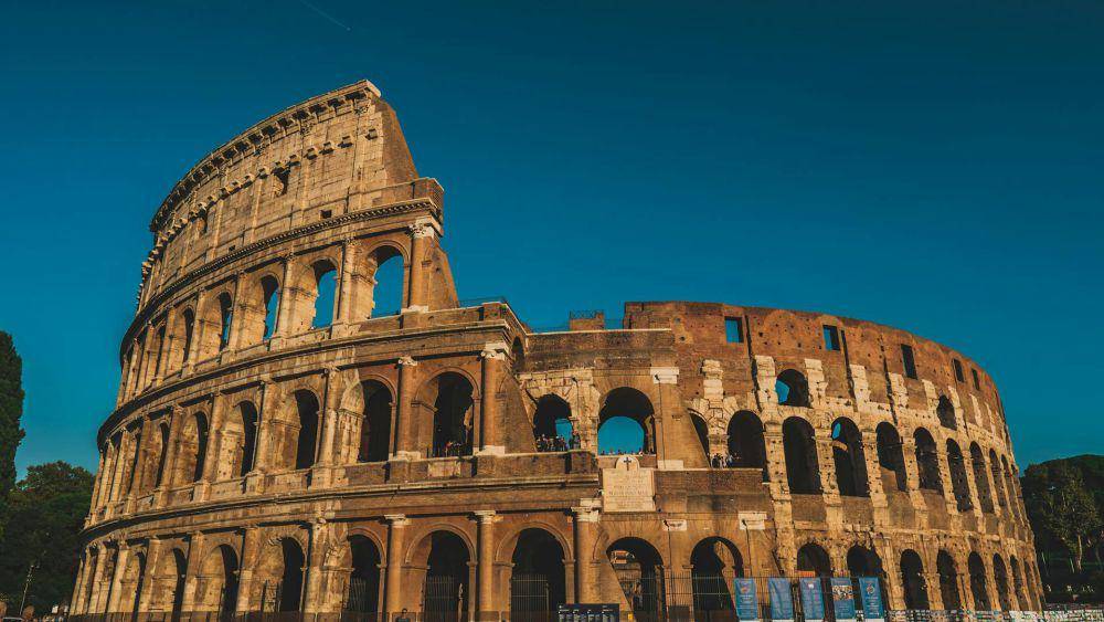 koloseum di Roma (pexels.com/Chait Goli)