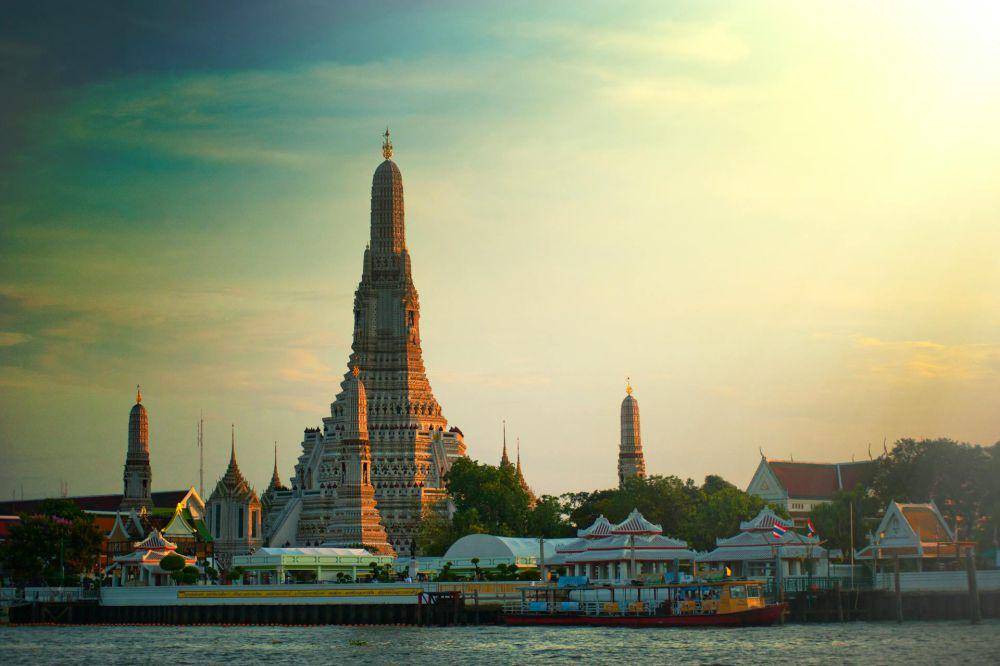 Wat Arun (pexels.com/Alex P)