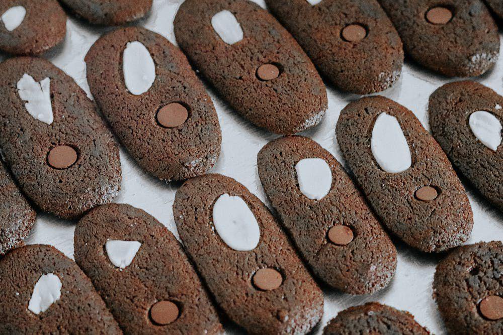 Resep Kue Lidah Kucing Cokelat Almond yang Super Nutty dan Renyah Abis