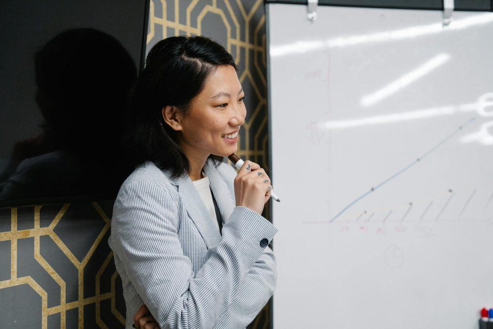 ilustrasi menguasai fakta dan data (pexels.com/Felicity Tai)