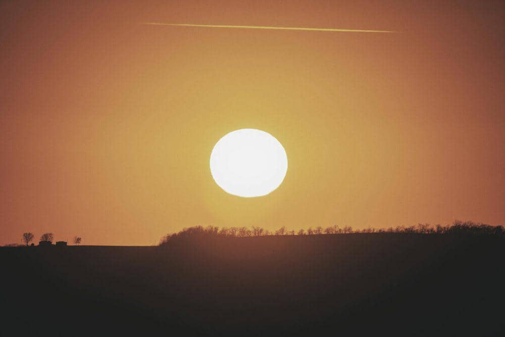 ilustrasi matahari terbenam (pexels.com/Tom Fisk)