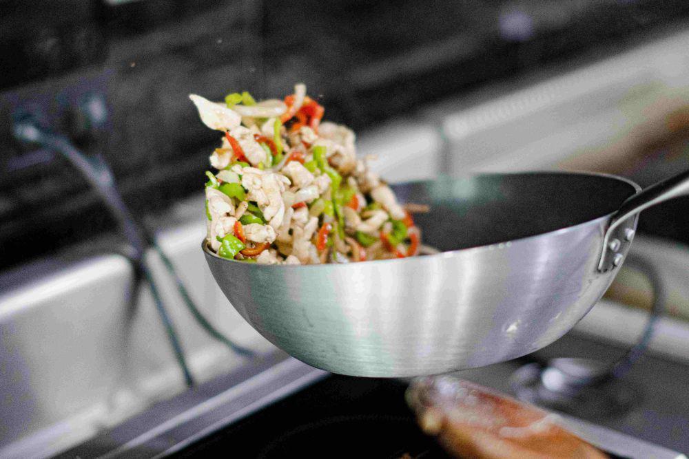 ilustrasi memasak capcay (freepik.com/wirestock)