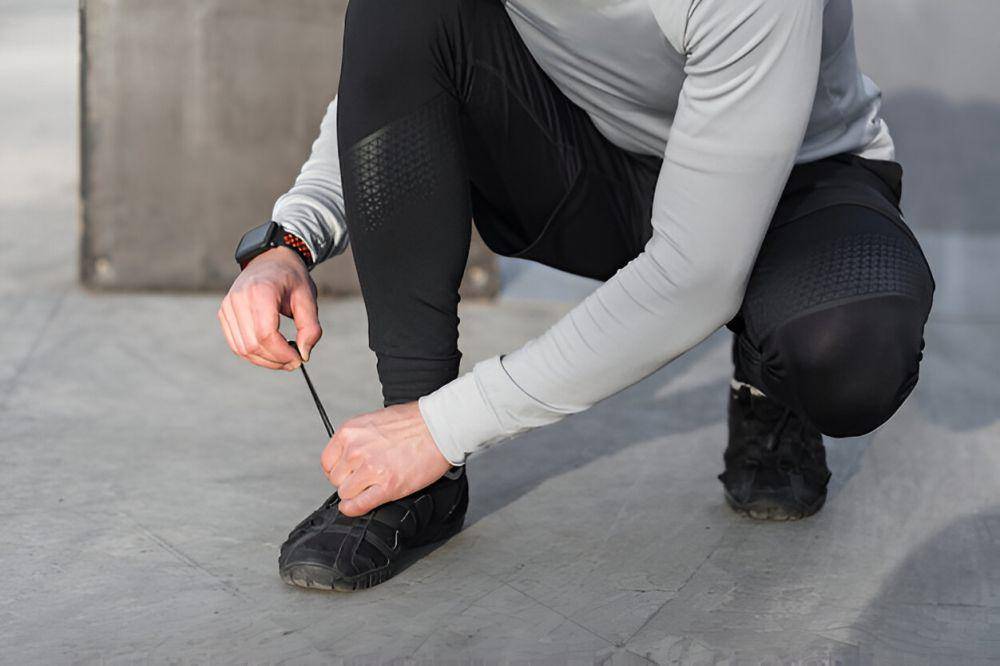 ilustrasi sepatu road bike (freepik.com/freepik)
