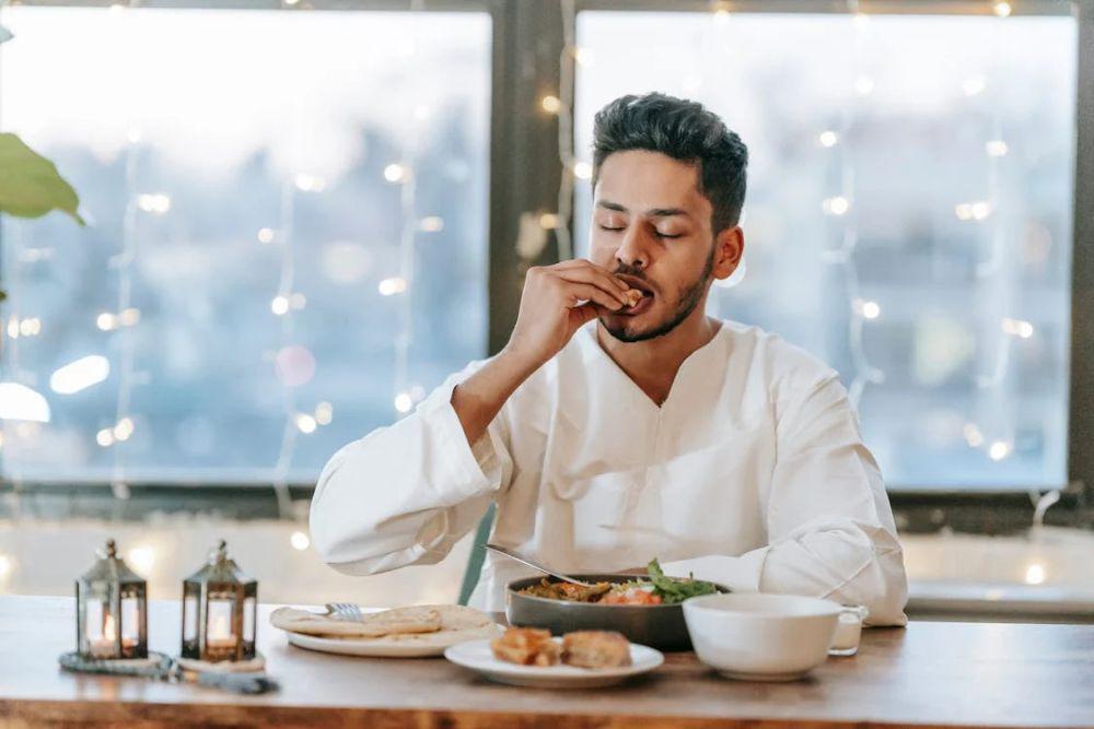 5 Tips Puasa Sehat bagi Penderita Gangguan Makan, Seimbangkan Nutrisi
