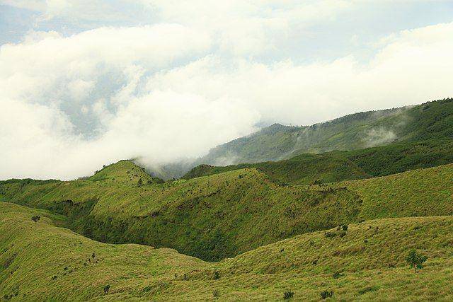 Gunung Sumbing (wikimedia.commons.org/Hendrojkson)