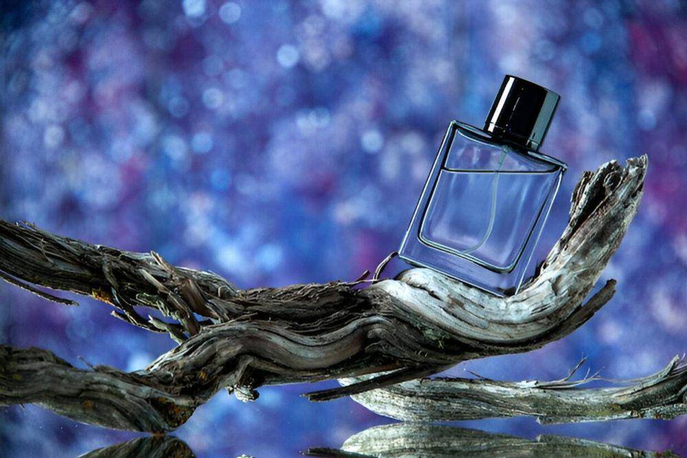 ilustrasi parfum pria (freepik.com/KamranAydinov)
