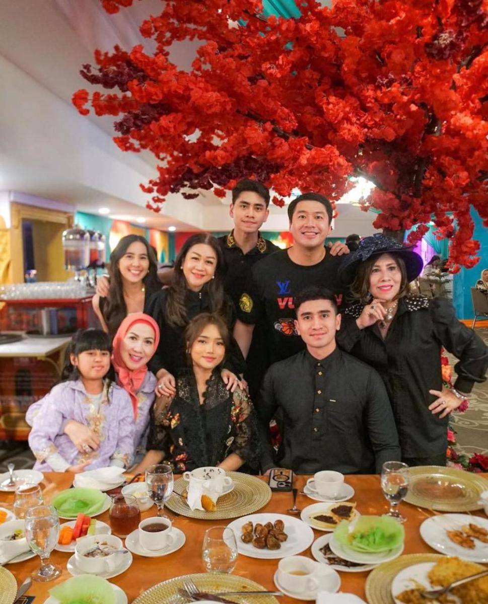 Kedekatan Fuji dan keluarga Verrell Bramasta (Instagram.com/fuji_an)