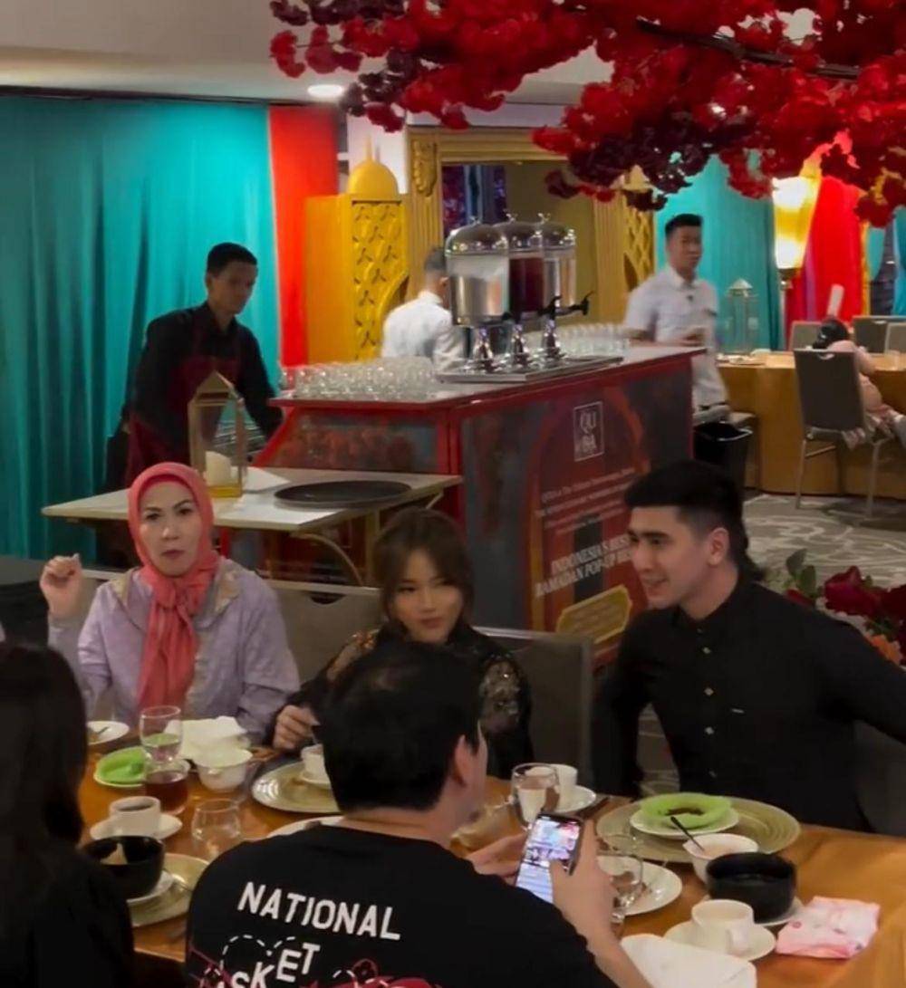 Kedekatan Fuji dan keluarga Verrell Bramasta (instagram.com/athallanaufal7)