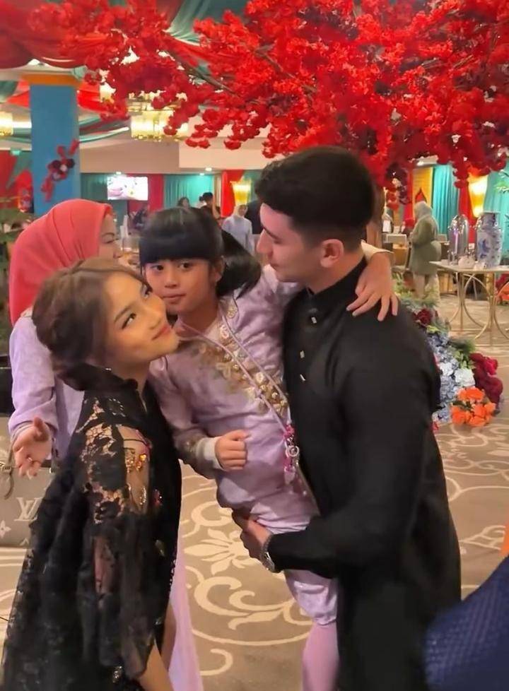 Kedekatan Fuji dan keluarga Verrell Bramasta (instagram.com/verrellbramastaterdepan_)