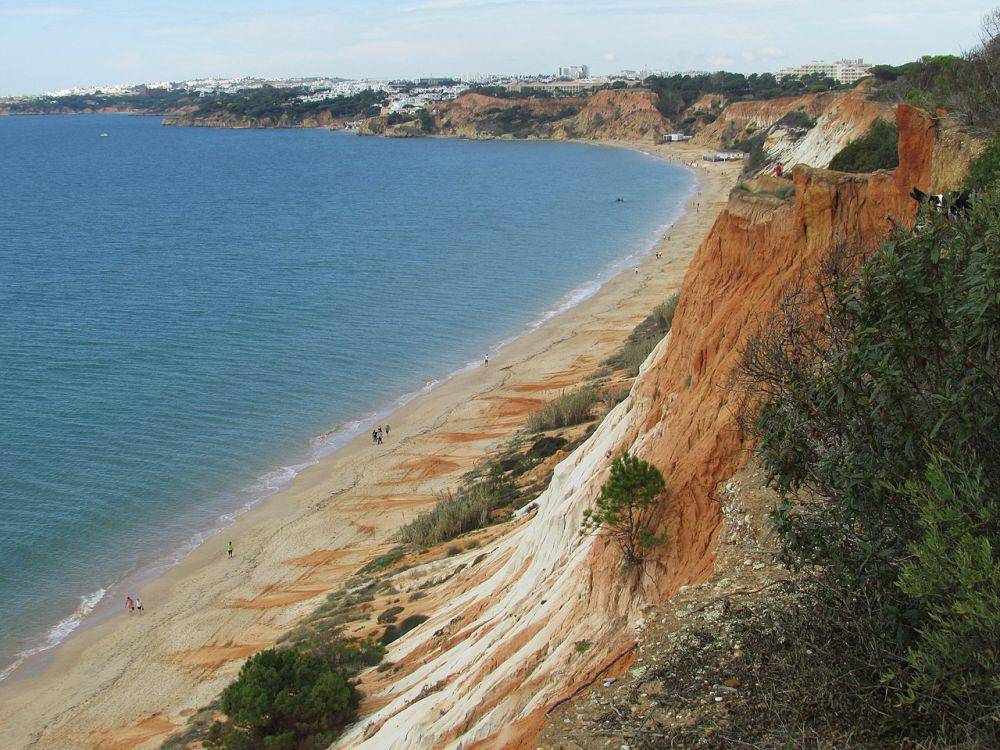 Praia da Falésia (commons.wikimedia.org/Kolforn)