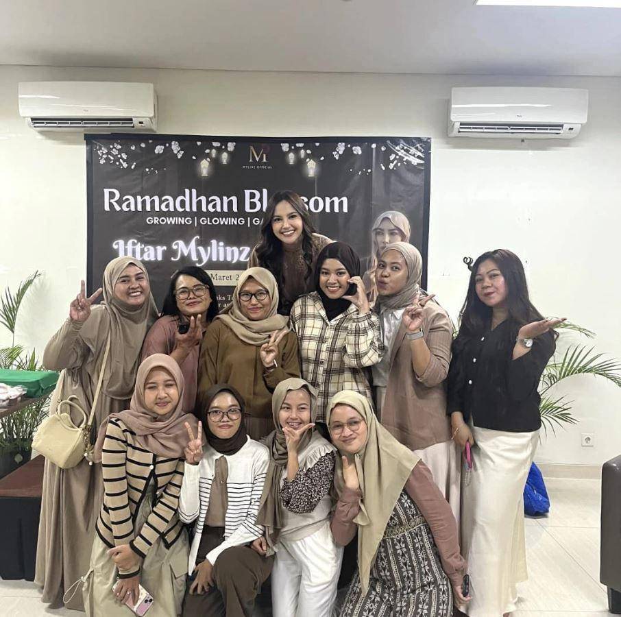 Mahalini buka puasa bareng fans (Instagram.com/mylinzofficial)