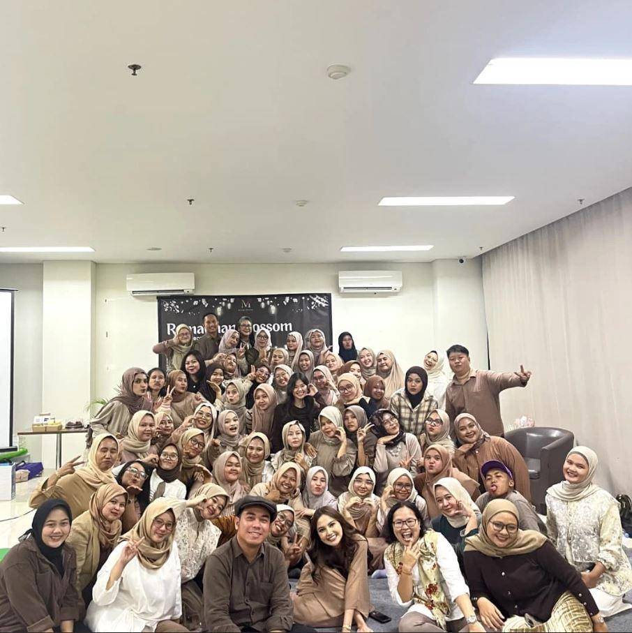 Mahalini buka puasa bareng fans (Instagram.com/mylinzofficial)