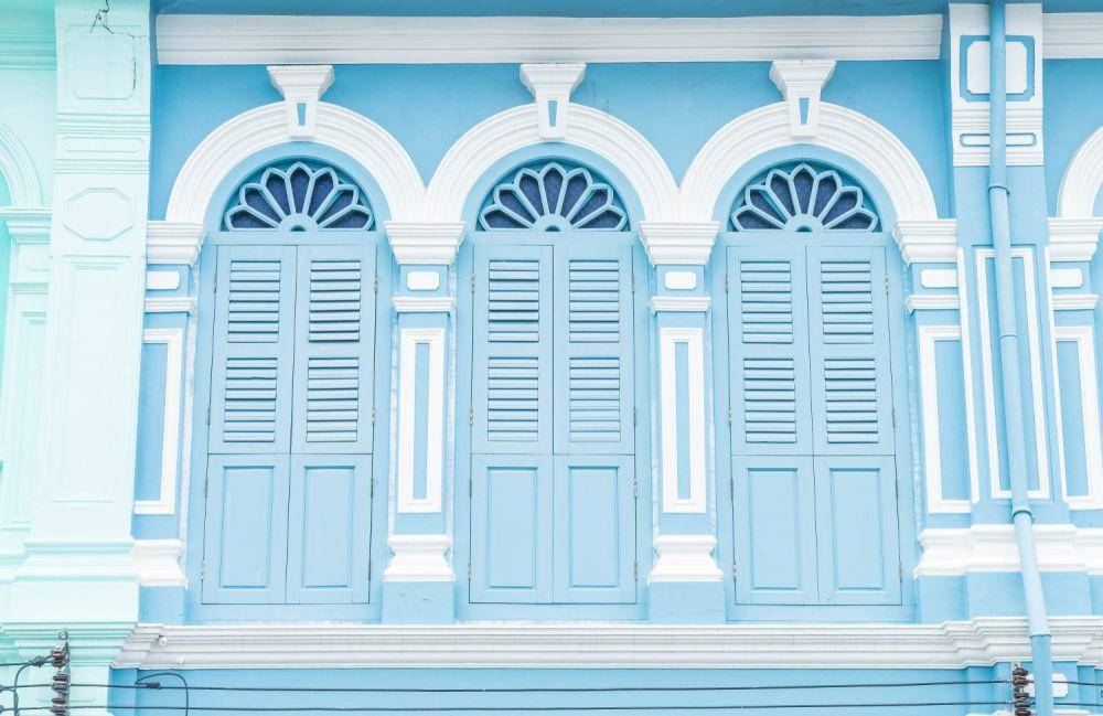 Ilustrasi rumah warna biru muda (freepik.com/topntp26)