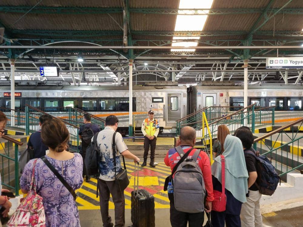 Penumpang di Stasiun Solo Balapan. (Dok/Daop 6 Yogyakarta)