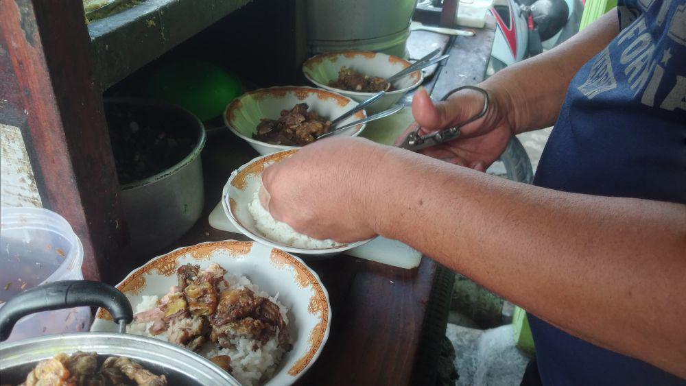 Kari Kambing Surabaya, Cerita Para Penjaga Rasa