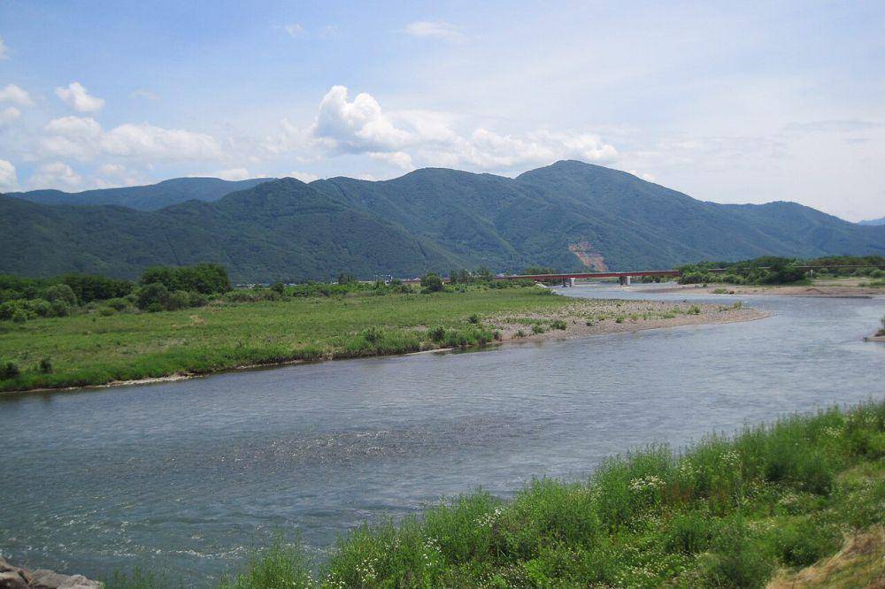 Sungai Chikuma di hulu (commons.wikimedia.org/alonfloc)
