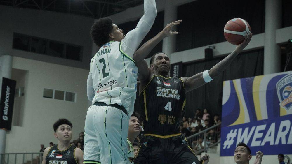 Satya Wacana melawan Pacific Caesar Surabaya pada lanjutan pertandingan Indonesian Basketball League (IBL) 2025 di GOR Susilo Wibowo Undip, Semarang, Jawa Tengah, Minggu (16/3/2025). (dok. SWS)