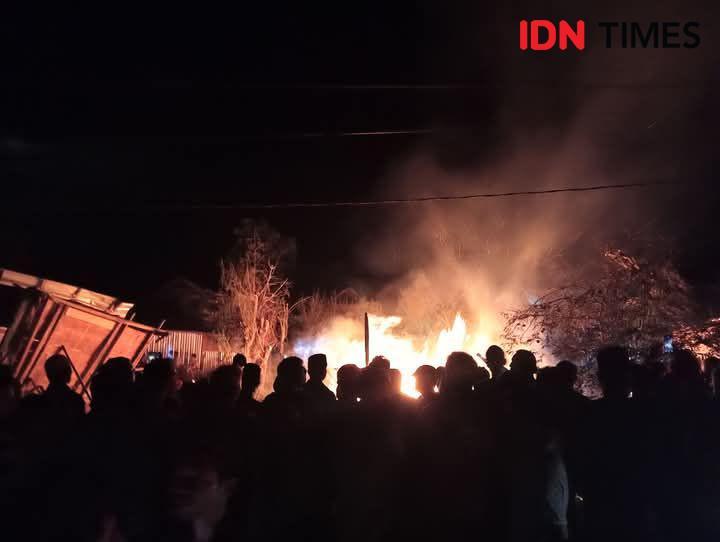 Pasar Poncol Jakpus Terbakar, Ratusan Personel Damkar Diterjunkan