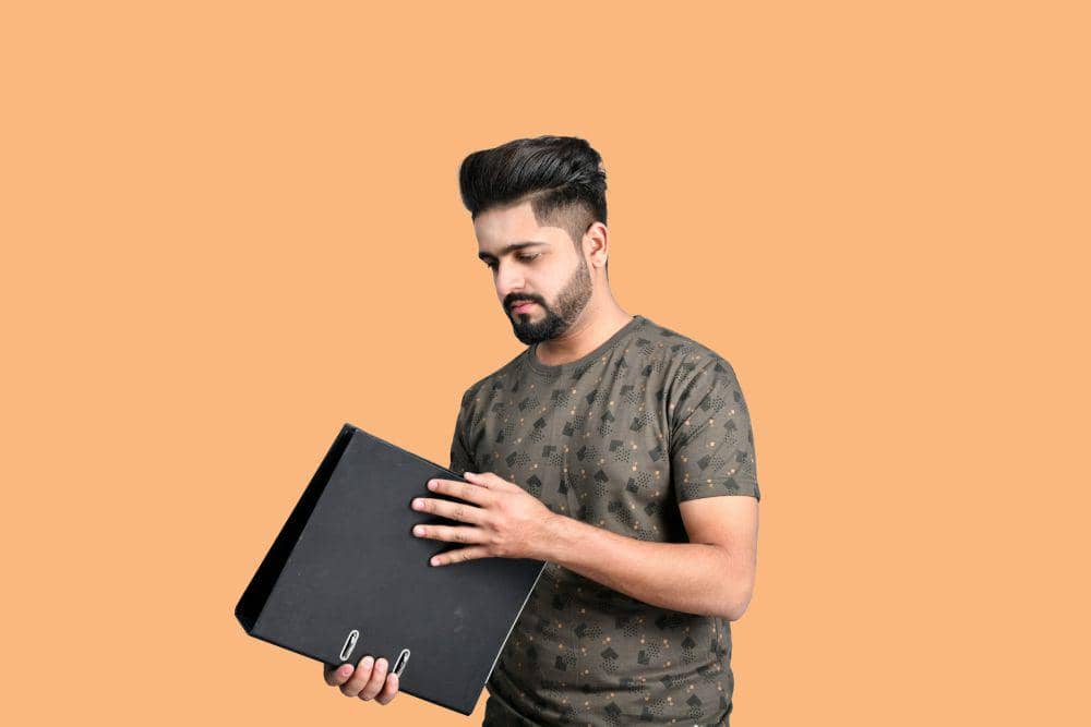ilustrasi gaya rambut slick back (unsplash.com/Fotos)