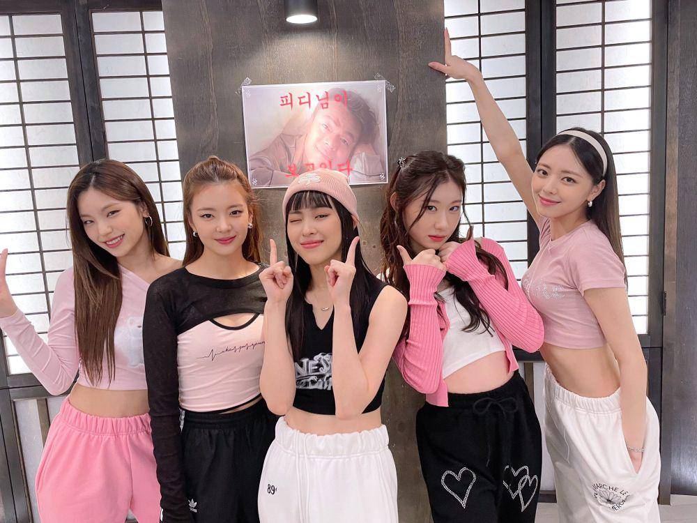 ITZY (x.com/ITZYofficial)