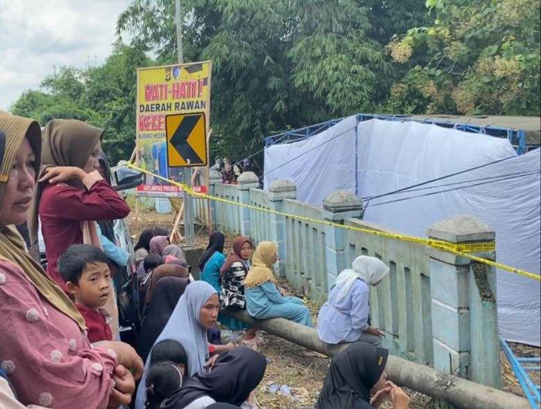 Kapolres Way Kanan, AKBP Adanan Mangopang mengawal pelaksanaan ekshumasi jenazah Brigpol EA. (Dok Polres Way Kanan).