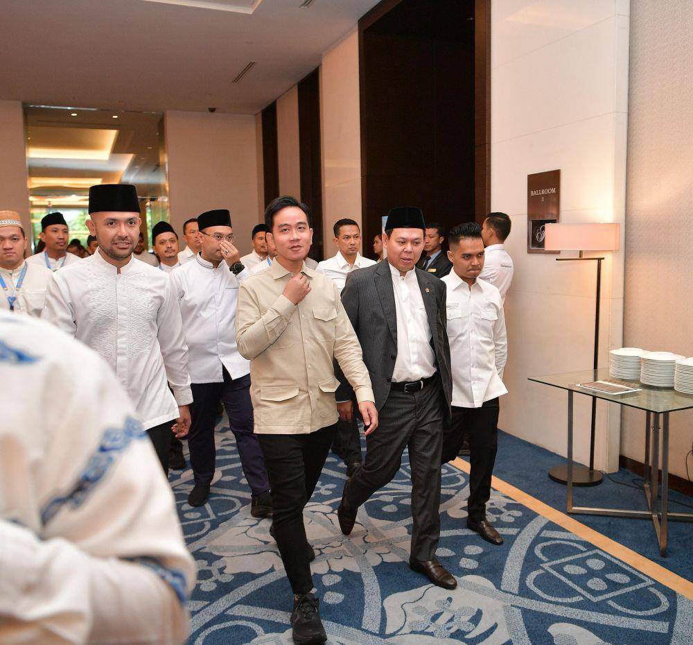Wakil Presiden (Wapres) Gibran Rakabuming menghadiri Buka Puasa Bersama Badan Pengurus Pusat (BPP) Himpunan Pengusaha Muda Indonesia (HIPMI) yang digelar di Hotel Fairmont Jakarta, Tanah Abang, Jakarta Pusat, Senin (17/3/2025) (dok. Setwapres)