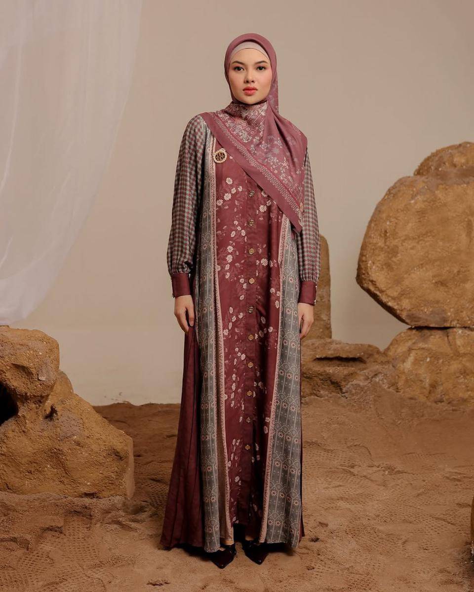 potret ide inspirasi dress classic pattern ala Marella (instagram.com/shibyshireen)