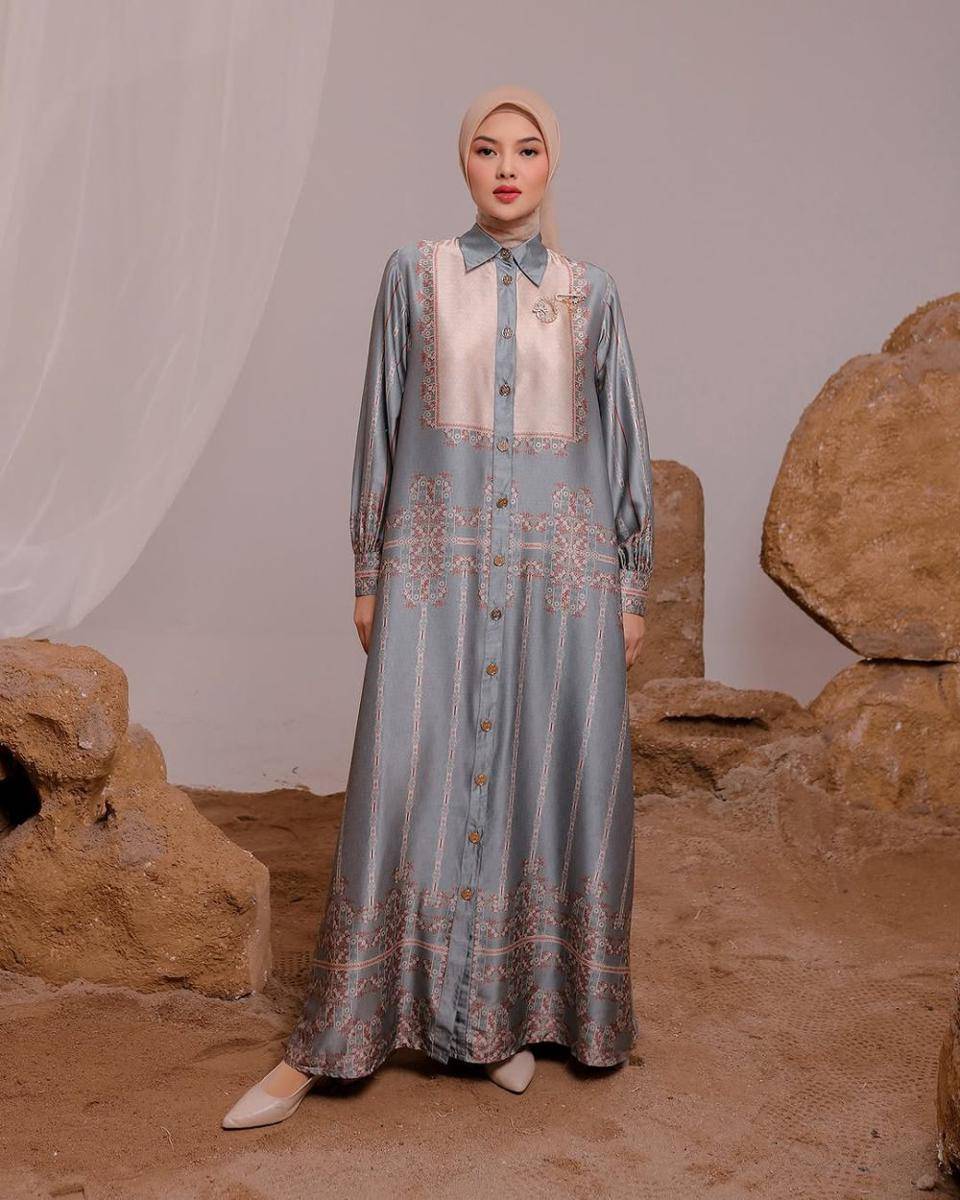 potret ide inspirasi dress classic pattern ala Marella (instagram.com/shibyshireen)