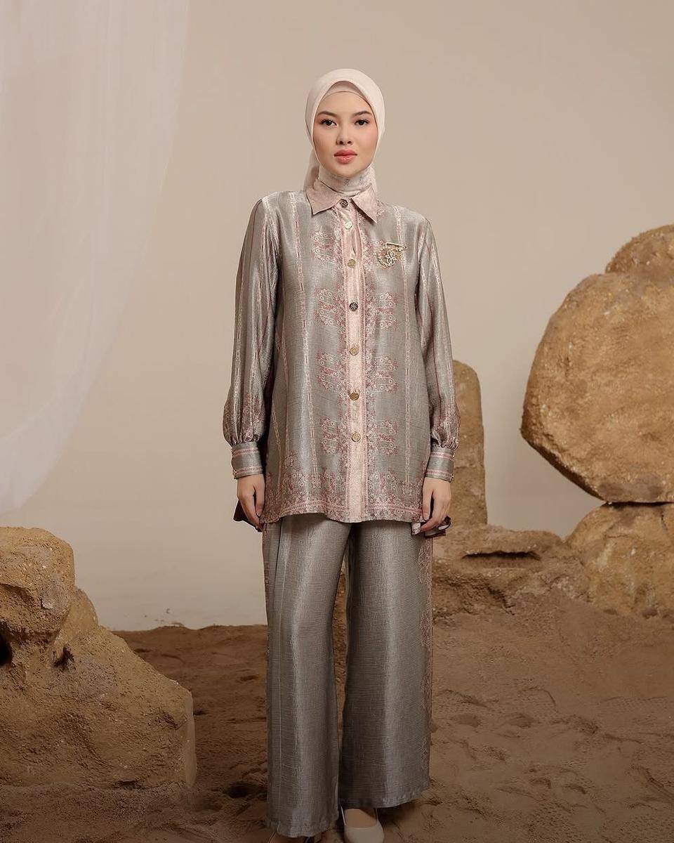 potret ide inspirasi dress classic pattern ala Marella (instagram.com/shibyshireen)