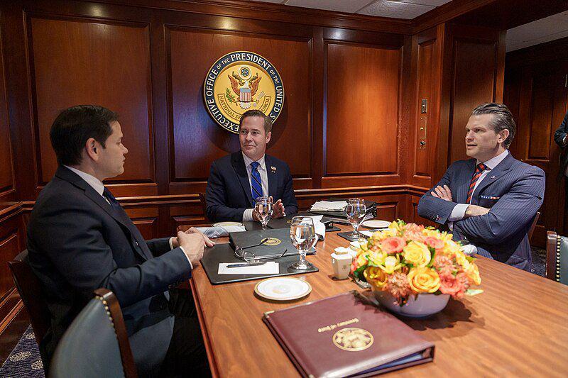 Trump Pecat Penasihat Keamanannya usai Dugaan Kebocoran Informasi