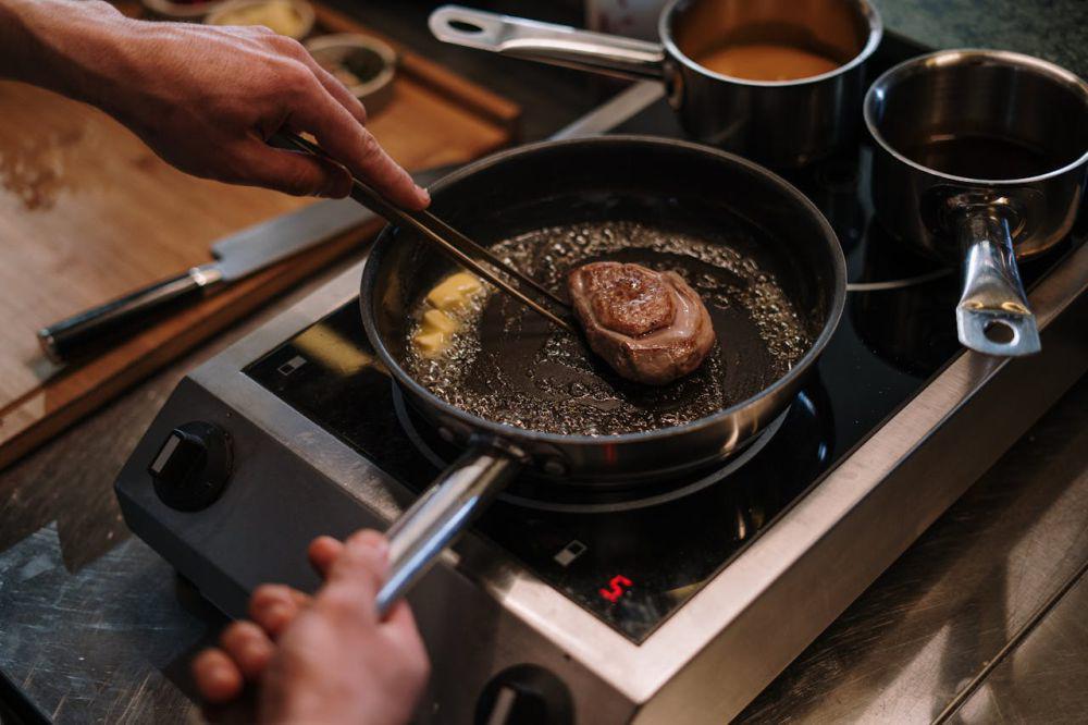 5 Fakta Mentega vs Minyak Zaitun, Mana Lebih Sehat untuk Memasak?