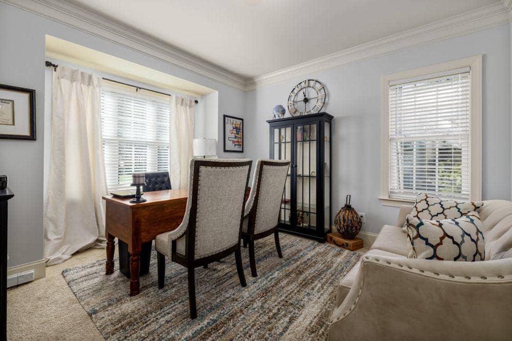 ilustrasi rumah bergaya victorian (pexels.com/Curtis Adams)