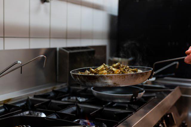5 Makanan yang Gak Boleh Dipanaskan Kembali, Bisa Ganggu Pencernaan!