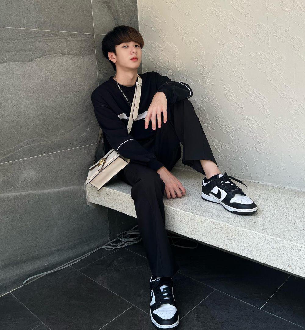 outfit nuansa hitam ala Save Worapong (Instagram.com/savewrg)