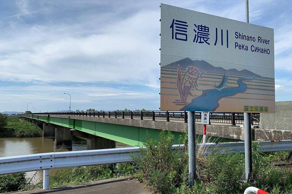 Jembatan Gotandabashi di atas Sungai Shinano (commons.wikimedia.org/Tail furry)