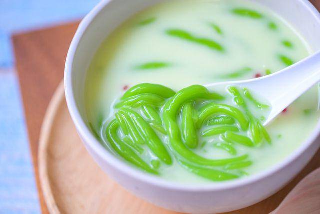 ilustrasi es cendol (vecteezy.com/Bigc Studio)