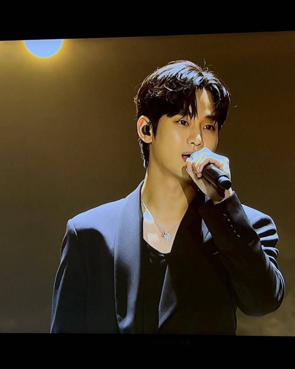 Kim Soo Hyun (instagram.com/soohyun_k216)