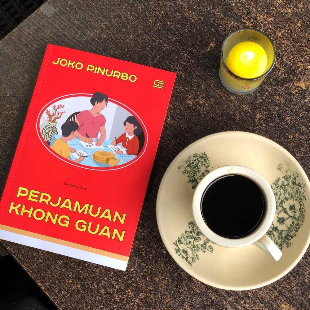 Cover buku kumpulan puisi Perjamuan Khong Guan karya Joko Pinurbo (instagram.com/sastragpu)