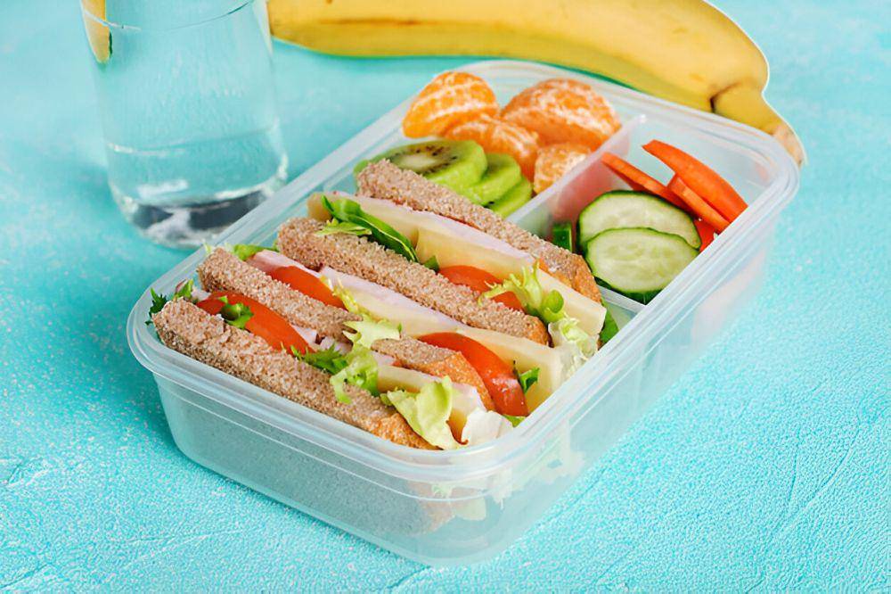 ilustrasi bekal makanan (freepik.com/timolina)