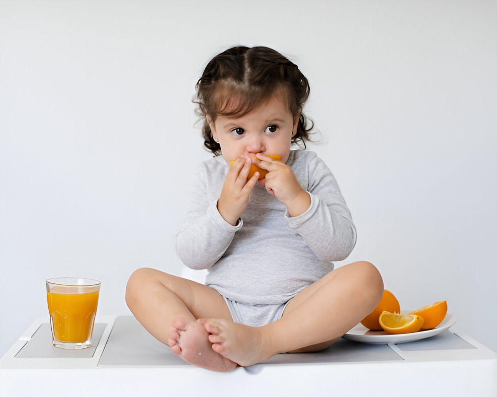 ilustrasi anak sedang makan (freepik.com/freepik)
