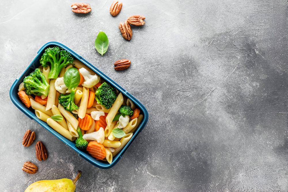 ilustrasi bekal makanan (freepik.com/valeria_aksakova)