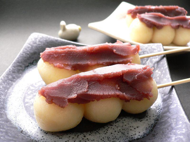 ilustrasi dango (commons.wikimedia.org/yomi955)