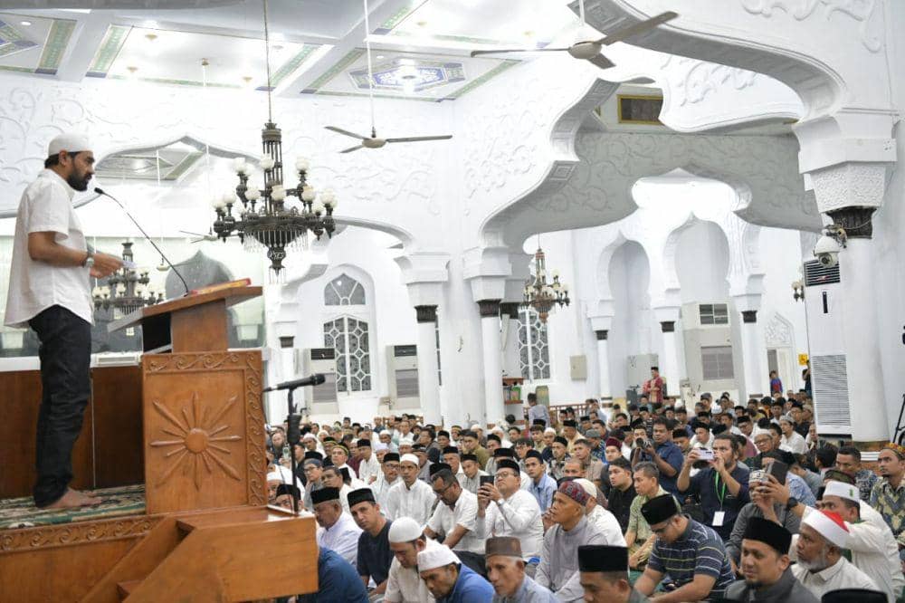 Gubernur Aceh Keluarkan Instruksi Wajib Salat Berjemaah dan Mengaji