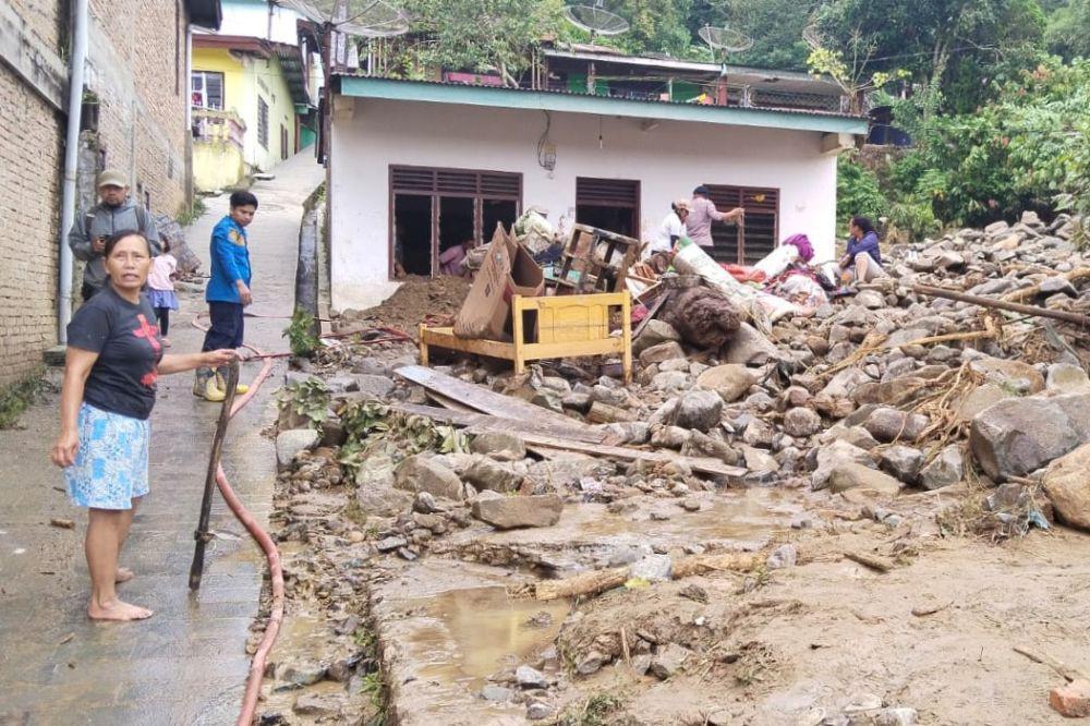 Banjir Bandang Parapat: 5 Rumah Rusak, 181 KK Terdampak