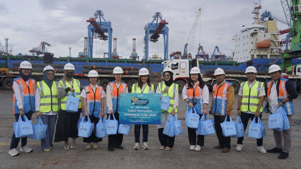 PTP Nonpetikemas Berbagi 500 Takjil Gratis di Pelabuhan Tanjung Priok (Dok. IDN Times)