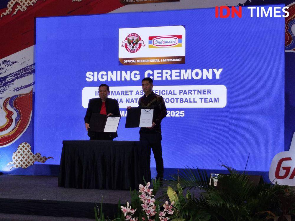 PSSI dan Indomaret jalin kerja sama, hadirkan jersey Timnas. (IDN Times/Sandy Firdaus)