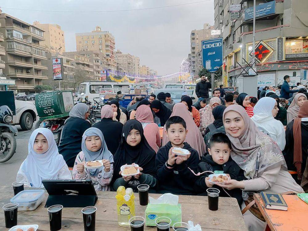 potret artis jalani Ramadan di luar negeri (instagram.com/okisetianadewi)