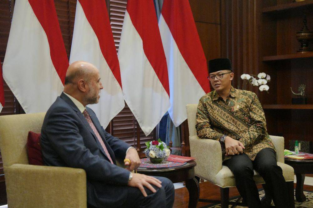 Menlu Sugiono bertemu dengan Utusan Khusus Presiden Palestina Mahmoud Al-Habbash di Jakarta. (Dok. Kemlu RI)