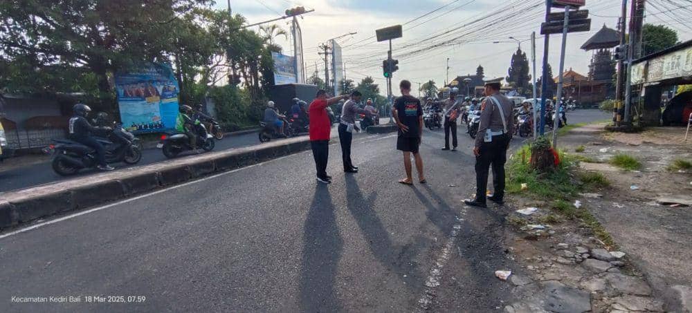 Lokasi kecelakaan antara ambulans dengan sepeda motor di Tabanan (Dok.IDNTimes/Istimewa)